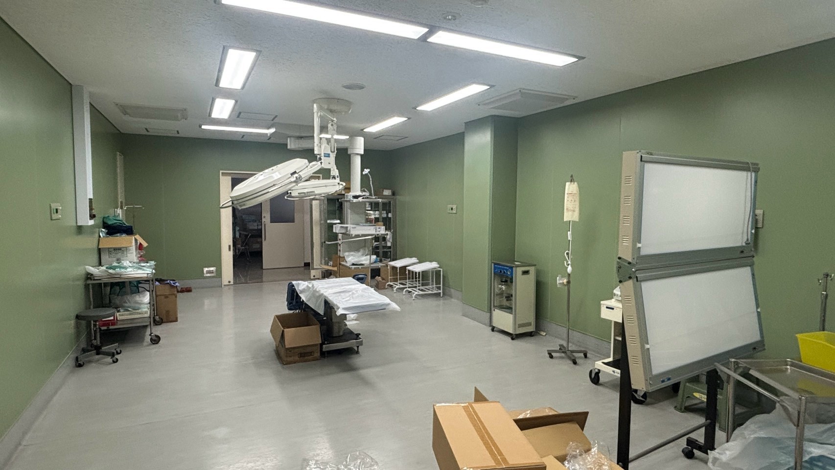 N病院の手術室と医療機器